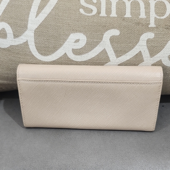 Salvatore Ferragamo Beige Leather Wallet - Picture 3 of 10